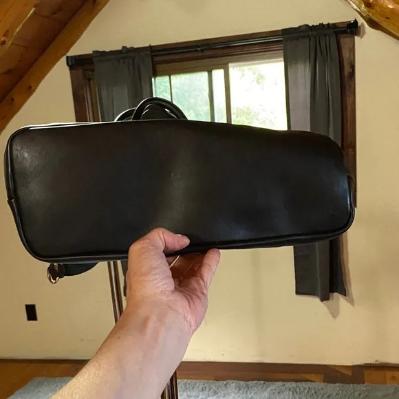 Tommy Hilfiger Black handbag EUC - Picture 7 of 12